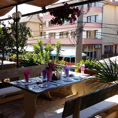 Napoli Konukevi
